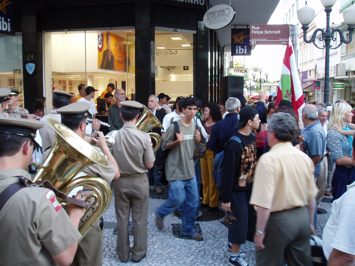 Reinauguração do café em 2005: teve até a banda de música da PMSC - Carlos Damião