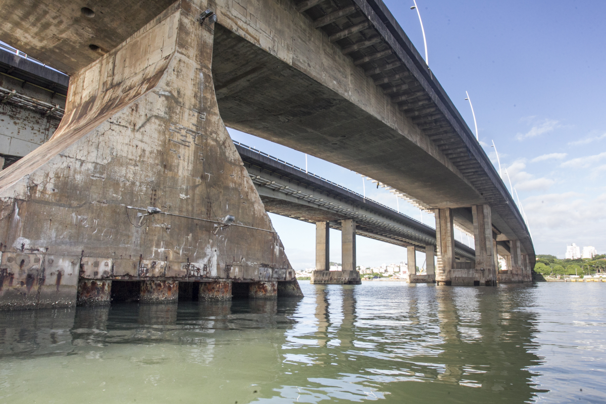 Desprendimento das placas da ponte Pedro Ivo vem acontecendo desde fevereiro – Foto: Marco Santiago/ND