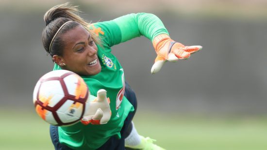 Goleira Bárbara espera conquistar título inédito pela seleção na sua quarta Copa do Mundo
