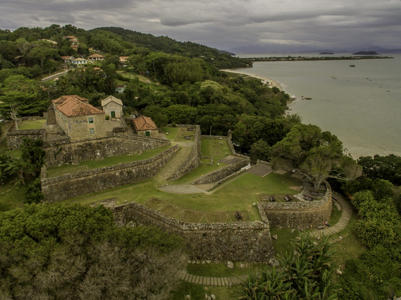 Fortaleza de São José da Ponta Grossa, na praia do Forte, próximo à Jurerê Internacional – Foto: Flávio Tin/APF/ND