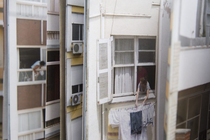 Lançado em 2018, o livro “Conhecidos de Vista” ilustra o contexto urbano de Porto Alegre – Letícia Lampert/ Divulgação/ND