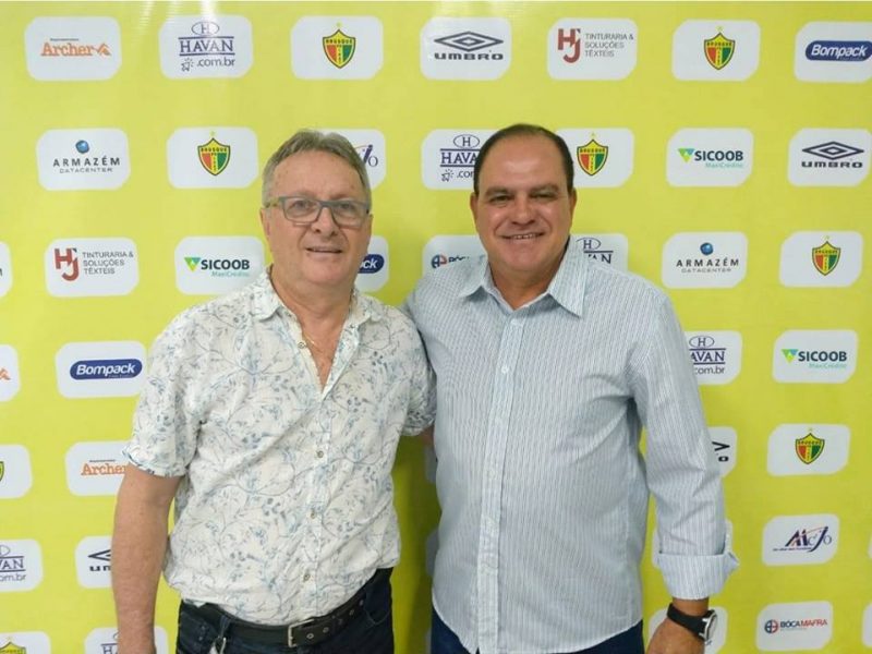 Presidente do Brusque, André Rezini ao lado do treinador Waguinho Dias – Foto: Brusque/divulgação