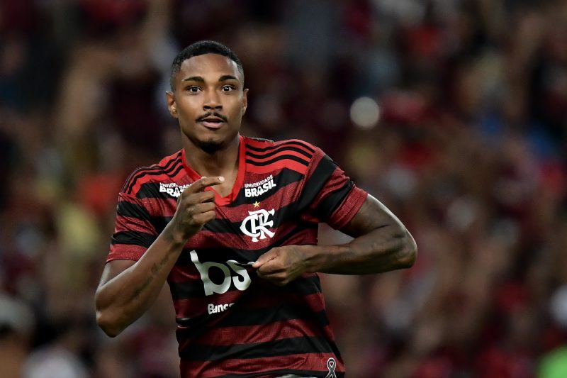 Vitinho sofre marcação pesada por parte da torcida do Flamengo – Foto: MARCELLO DIAS/ELEVEN/ESTADÃO CONTEÚDO – Foto: ESTADÃO CONTEÚDO/ND