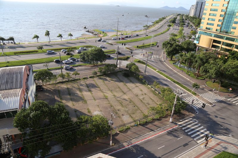 &Aacute;rea da Beira-Mar Norte, em Florian&oacute;polis, onde ser&aacute; constru&iacute;s&iacute;da da Pra&ccedil;a Forte S&atilde;o Lu&nbsp; – Foto: Anderson Coelho/ND