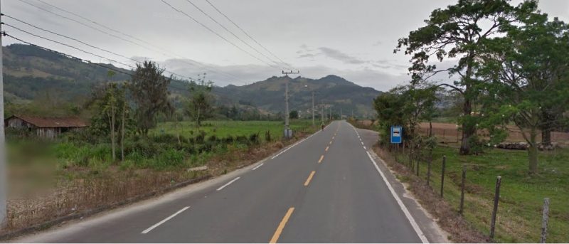Rodovia SC-435 não possui acostamento para o tráfego de pedestres. – Google Street View-2011/Reprodução/ND