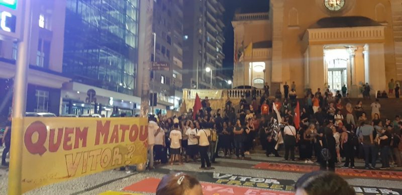 Marcha contra viol&ecirc;ncia policial em Florian&oacute;polis &mdash; Foto: Divulga&ccedil;&atilde;o/ND