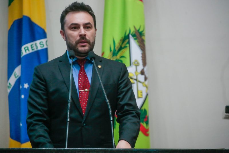 Projeto para uso do asfalto ecol&oacute;gico &eacute; do deputado Marcius Machado – Foto: Luca Gebara/Ag&ecirc;ncia AL/ND