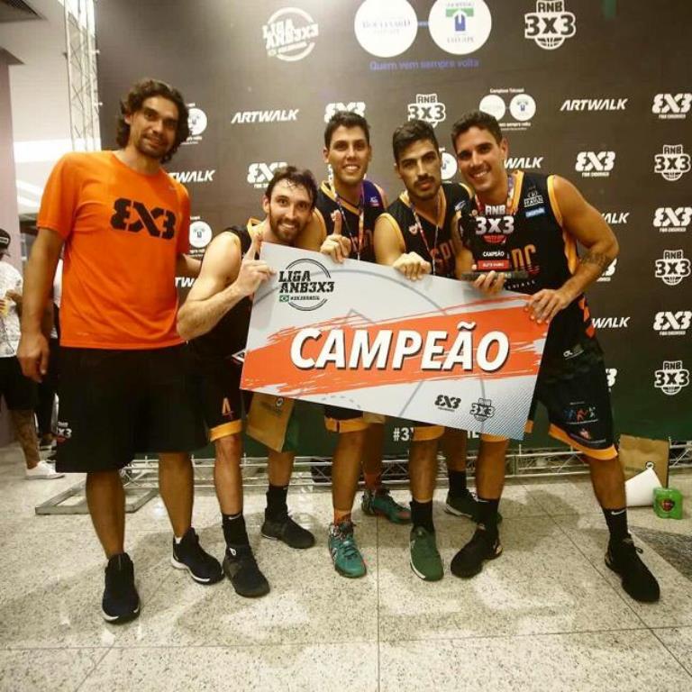 Equipe paulista com a presen&ccedil;a de Socas (segundo da esquerda para a direita) – divulga&ccedil;&atilde;o