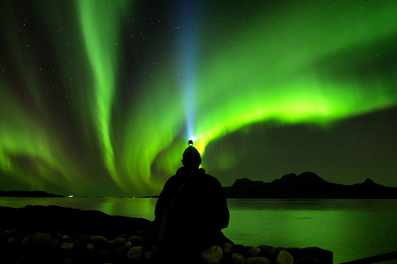 A Noruega é um dos melhores países para observar as lindas luzes do norte. A cidade de Tromsø é uma das mais buscadas pelos caçadores de aurora boreal. Isso porque a temperatura ali é mais amena do que em outros locais em que é possível ver o fenômeno - trondk via VisualHunt / CC BY-NC-ND - trondk via VisualHunt / CC BY-NC-ND/Rota de Férias/ND