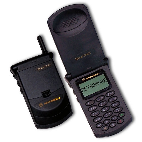 18. Motorola StarTAC – Lançado em 1996, vendeu mais de 60 milhões de unidades - Crédito: Reprodução Internet/33Giga/ND