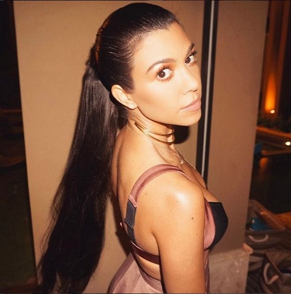 18. Kourtney Kardashian (www.instagram.com/kourtneykardash) – 73,3 milhões de seguidores - Crédito: Reprodução Instagram/33Giga/ND