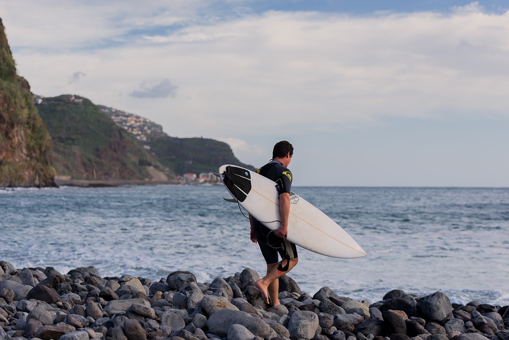 Surf, uma das atividades físicas mais populares da Ilha da Madeira - Divulgação - Divulgação/Rota de Férias/ND