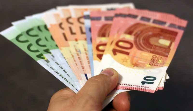 Cédulas de papel (618–1600): Para evitar o uso excessivo de cobre em grandes transações comerciais, os chineses, que já haviam inventado o papel alguns séculos antes, criaram as cédulas de papel durante a dinastia Tang (618–907 d.C.). No século 13, Marco Polo e outros viajantes do ocidente levaram o conceito para a Europa. - Crédito: Visualhunt/33Giga/ND