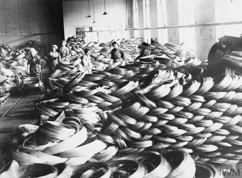 Galeria online reúne fotos de mulheres trabalhando na Primeira Guerra Mundial, confira: - Crédito: © IWM. /33Giga/ND