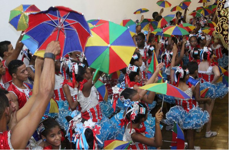 No Nordeste brasileiro, Recife (PE) também é uma opção de roteiro para o Carnaval. O frevo - dança típica da região - é um ritmo bastante presente na festividade - Prefeitura de Olinda on VisualHunt.com / CC BY - Prefeitura de Olinda on VisualHunt.com / CC BY/Rota de Férias/ND