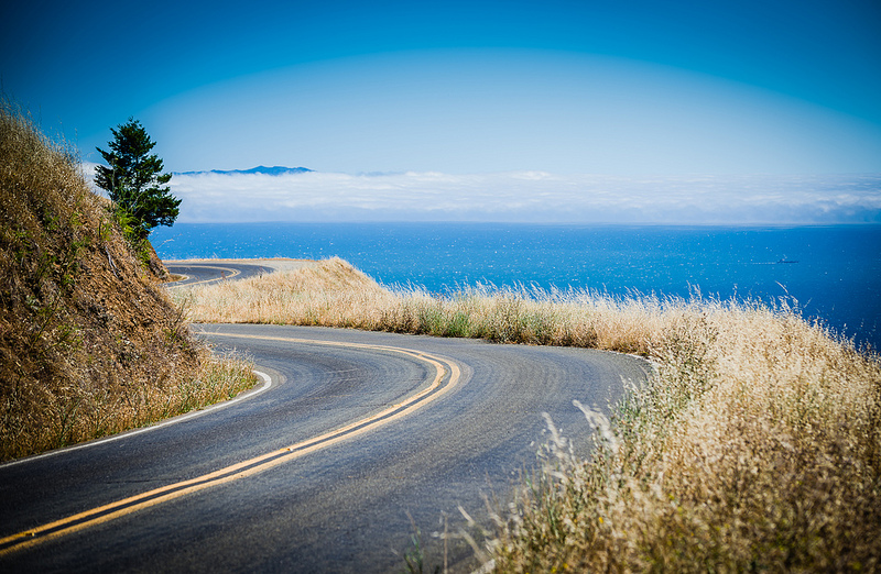 Com belíssimas opções de paisagens naturais, a Great Ocean Road é uma das rodovias mais bonitas da Austrália. O percurso interliga a cidade de Torquay a Allansford. No total, são 243 quilômetros de extensão - Foto: ShutterFotos via VisualHunt.com / CC BY-NC - Foto: ShutterFotos via VisualHunt.com / CC BY-NC/Garagem 360/ND