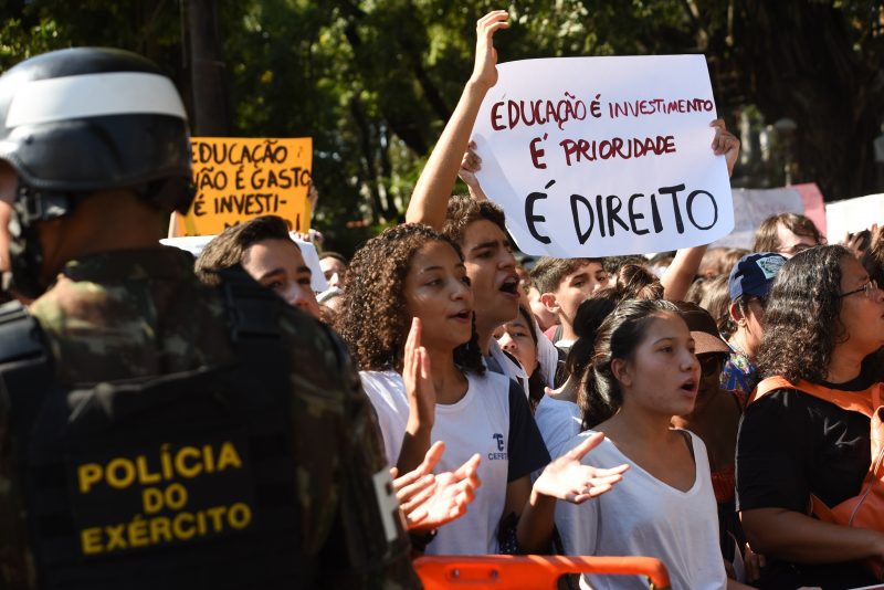 Para a professora Elizete Lanzoni, &eacute; preciso inserir a crian&ccedil;a e adolescente no mundo pol&iacute;tico, com no&ccedil;&otilde;es de cidadania, conhecimento sobre a constitui&ccedil;&atilde;o federal e a conscientiza&ccedil;&atilde;o de que o mundo pol&iacute;tico tamb&eacute;m &eacute; das mulheres – Foto: MARCELO FONSECA/ESTAD&Atilde;O CONTE&Uacute;DO