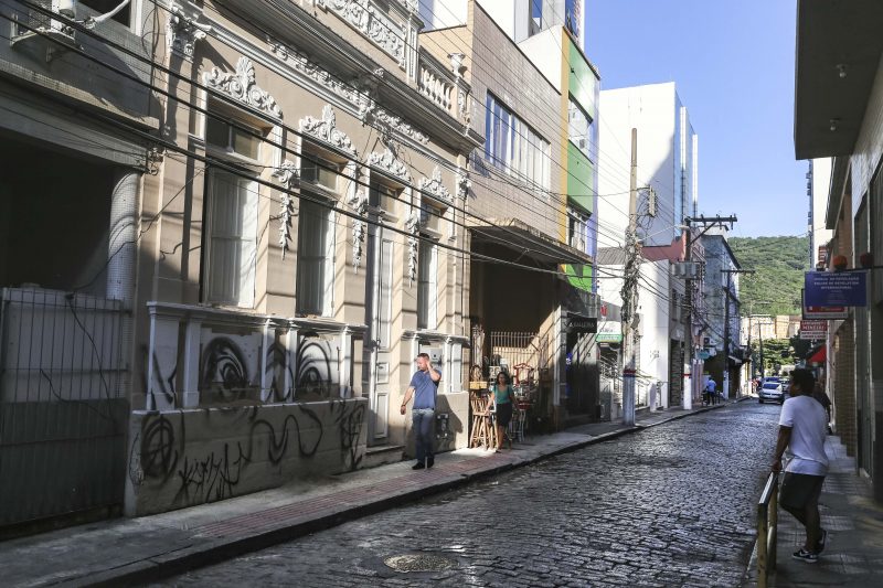 Informa&ccedil;&otilde;es iniciais d&atilde;o conta que ele estaria amea&ccedil;ando a v&iacute;tima dentro do estabelecimento devido a um “desacordo comercial”. Imagem Ilustrativa.&nbsp; – Foto: Anderson Coelho/ND