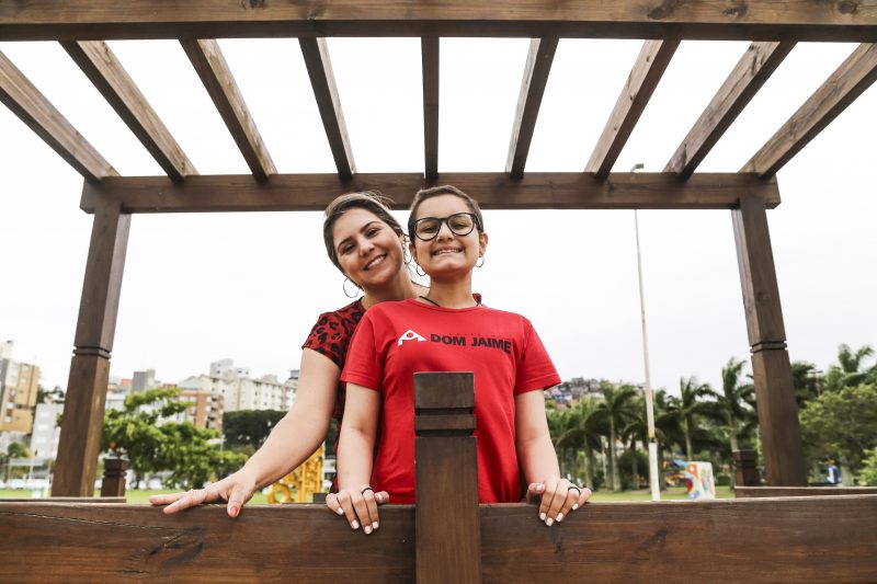 Ana Beatriz encontrou na mãe, Elaine Araújo, o apoio e a força para enfrentar o câncer – Anderson Coelho/ND