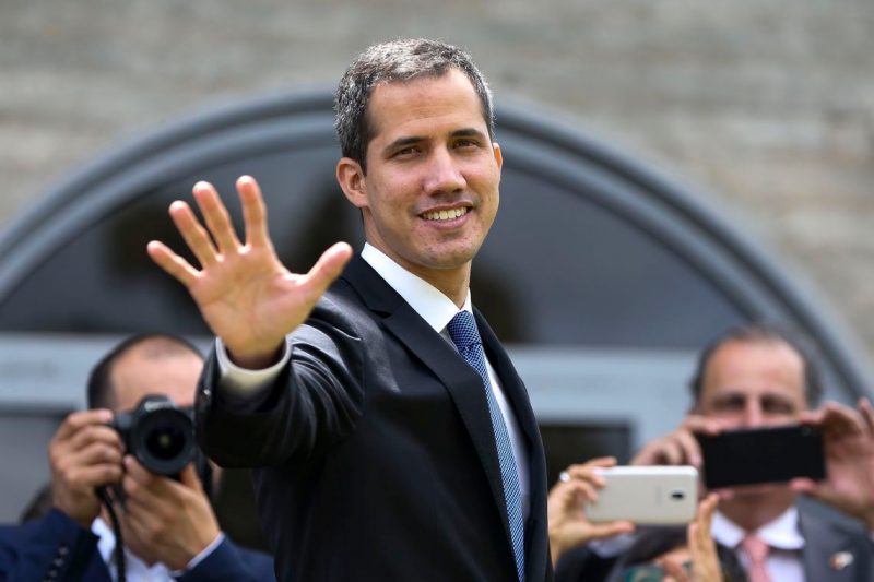 Guaidó tenta ratificar o voto de deputados que foram barrados em sessão – Foto: Marcelo Camargo/Agência Brasil