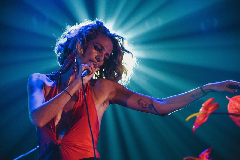 Cantora carioca Letrux &eacute; outra atra&ccedil;&atilde;o nacional confirmada no 10&ordm; festival Sarav&aacute; – Foto: Sillas Henrique/Divulga&ccedil;&atilde;o/ND