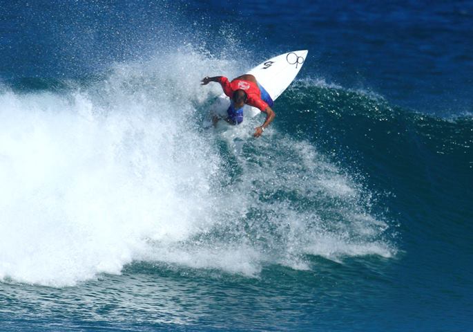 Ex-integrante do WCT, surfista Marco Polo venceu na categoria Open. Foto Bas&iacute;lio Ruy/ND&nbsp;