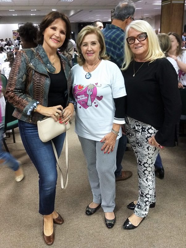 Maria Angelica Ribeiro Colombo (à esq.) com as irmãs Claudete Beduschi Teske (centro) e Mara Beduschi – Marcos Cardoso/ND