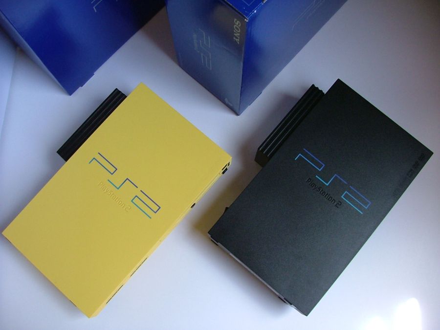 A Sony apresentou em 2000 o PlayStation 2, sucessor de seu primeiro console. O sucesso foi imediato e o console vendeu mais de 150 milhões de unidades. - Crédito: PseudoGil via VisualHunt / CC BY/33Giga/ND