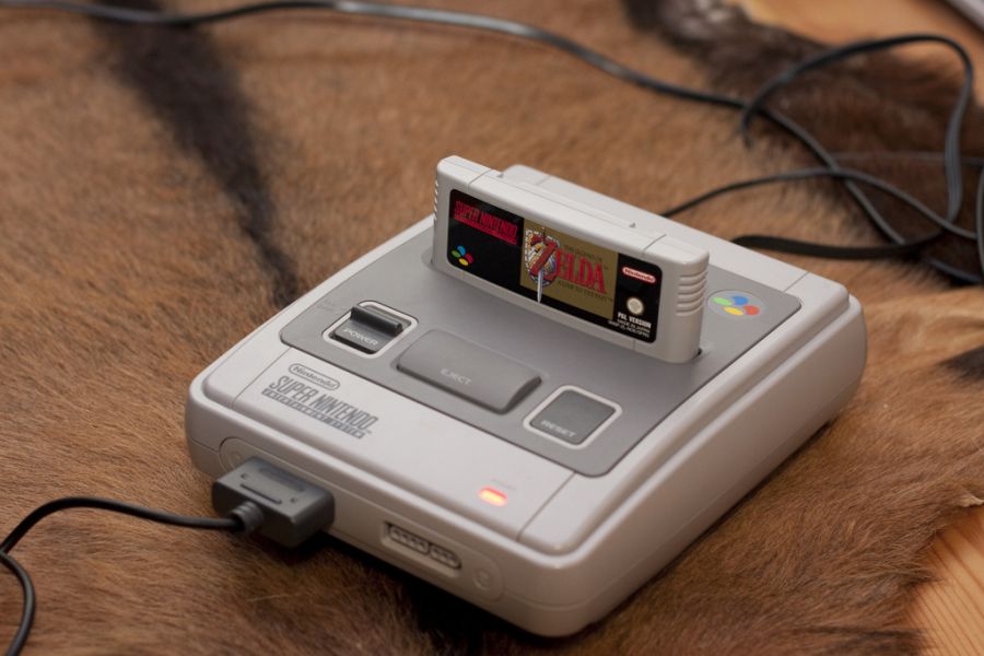 Versão japonesa do Super Nintendo. - Crédito: Morku via Visual Hunt / CC BY-NC-SA/33Giga/ND