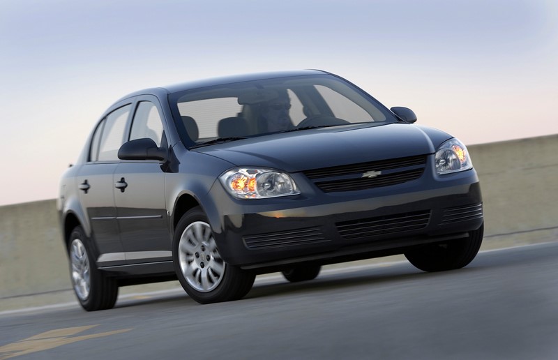 Chevrolet Saturn Ion, Pontiac Pursuit, Pontiac G5, Cobalt, Saturn Ion, HHRs, Pontiac Solstice e Saturn Sky: outro caso polêmic é o recall de mais de um milhão de unidades da GM nos Estados Unidos. A montadora demorou mais de 10 anos para divulgar que os veículos tinham um defeito na ignição. A falha está relacionada a cerca de 13 mortes acidentais e rendeu uma multa de US$ 35 milhões à empresa norte-americana - Foto: Divulgação - Foto: Divulgação/Garagem 360/ND