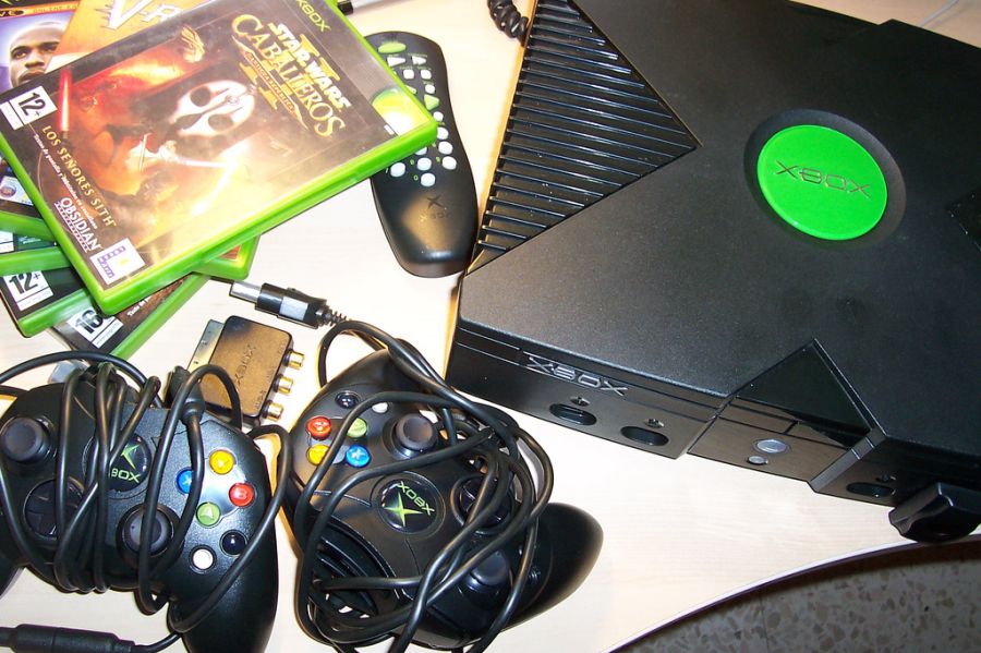 A Microsoft também resolveu entrar na onda dos consoles, lançando em 2001 o primeiro Xbox. Não fez tanto sucesso, mas popularizou os jogos de tiro em primeira pessoa nos consoles. - Crédito: jagelado via Visual Hunt / CC BY-NC/33Giga/ND