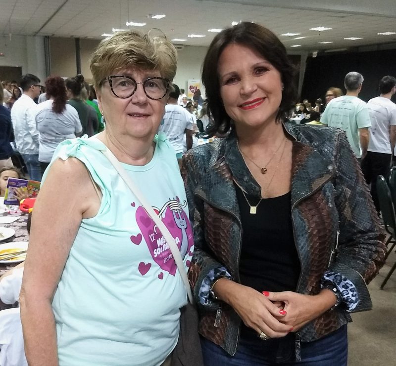 Zita Sander de Meireles (à esq.) e Maria Angelica Ribeiro Colombo, ex-primeira-dama de Santa Catarina – Marcos Cardoso/ND