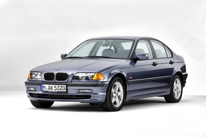 BMW Série 3: foi convocado por problemas elétricos, nas rodas e nos amortecedores. A matéria completa está aqui: <a href="https://bit.ly/2FYLE0e">https://bit.ly/2FYLE0e</a> - Foto: Divulgação - Foto: Divulgação/Garagem 360/ND