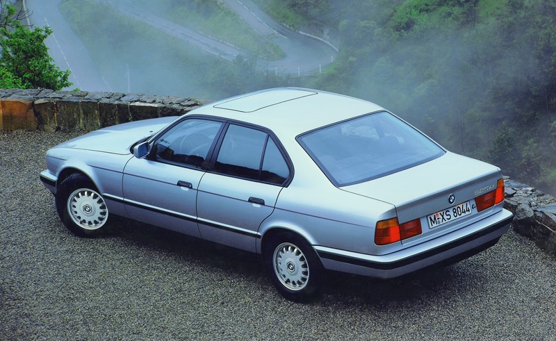 BMW Série 5: vários modelos foram convocados por problemas elétricos e de vazamento de combustível. A matéria completa está aqui: <a href="https://bit.ly/2FYLE0e">https://bit.ly/2FYLE0e</a> - Foto: Divulgação - Foto: Divulgação/Garagem 360/ND