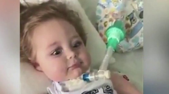 Processo apura mau uso dos recursos arrecadados em campanha solid&aacute;ria realizada pelos pais do garoto – Foto: Reprodu&ccedil;&atilde;o/NDTV