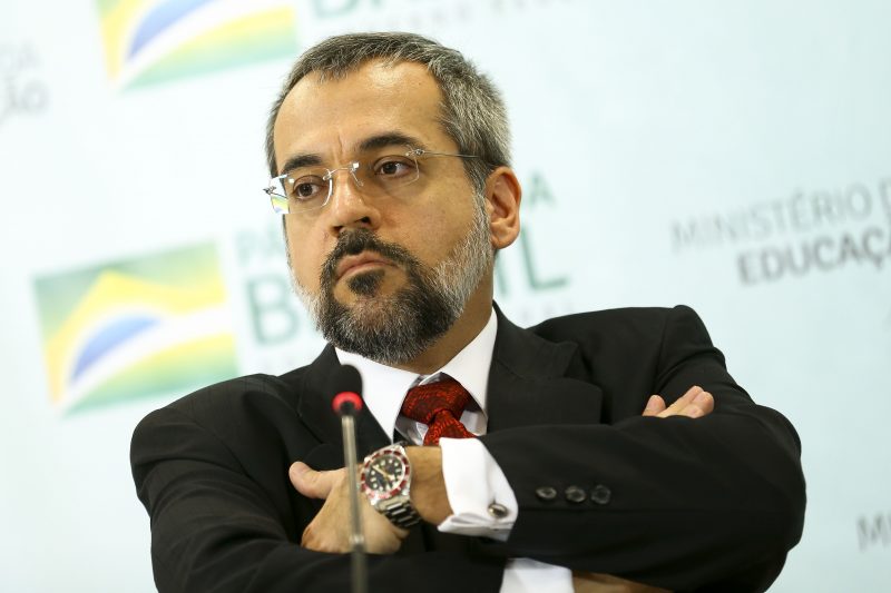 O MEC solicitou à enciclopédia colaborativa Wikipédia que o verbete sobre o ministro da pasta, Abraham Weintraub, fosse excluído – Marcelo Camargo/Agência Brasil/ND