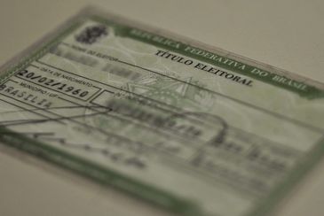 Busca pela regulariza&ccedil;&atilde;o do t&iacute;tulo de eleitor aumenta com o fim do prazo para – Foto: Arquivo/Marcello Casal Jr/Ag&ecirc;ncia Brasil