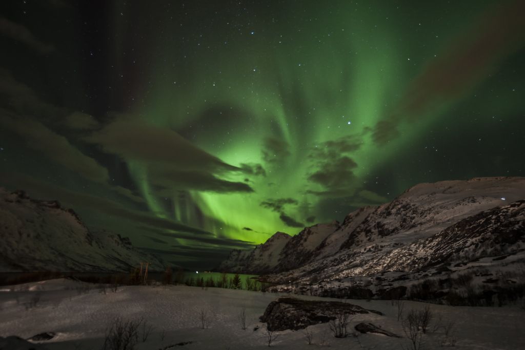 A Noruega é um dos melhores países para observar as lindas luzes do norte. A cidade de Tromsø é uma das mais buscadas pelos caçadores de aurora boreal. Isso porque a temperatura ali é mais amena do que em outros locais em que é possível ver o fenômeno - Illustrated in Blue on VisualHunt.com / CC BY - Illustrated in Blue on VisualHunt.com / CC BY/Rota de Férias/ND