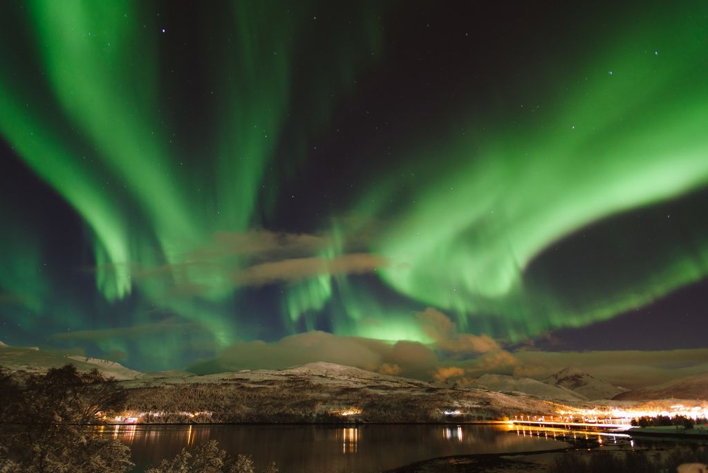 A Noruega é um dos melhores países para observar as lindas luzes do norte. A cidade de Tromsø é uma das mais buscadas pelos caçadores de aurora boreal. Isso porque a temperatura ali é mais amena do que em outros locais em que é possível ver o fenômeno - French_landscape_photographer on Visual hunt / CC BY-NC-ND - French_landscape_photographer on Visual hunt / CC BY-NC-ND/Rota de Férias/ND