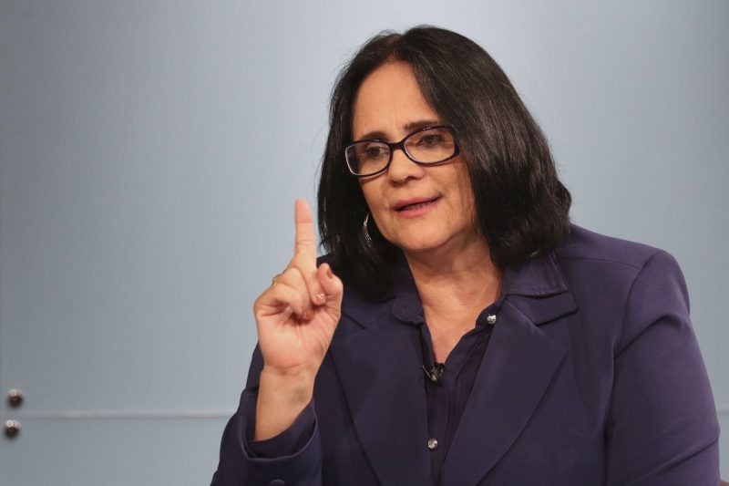 Ministério da Mulher, da Família e Direitos Humanos, comandado por Damares Alves orientou os conselhos tutelares a não considerarem evasão escolar os casos de crianças e adolescentes que não estejam matriculadas em escolas – Valter Campanato/Agência Brasil/ND