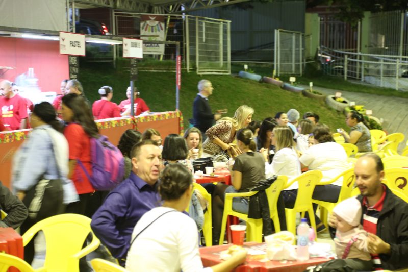 &nbsp;Festa do Divino &eacute; a principal atra&ccedil;&atilde;o&nbsp; na Pra&ccedil;a dos Bombeiros, Centro da Capital – Foto: Anderson Coelho/ND
