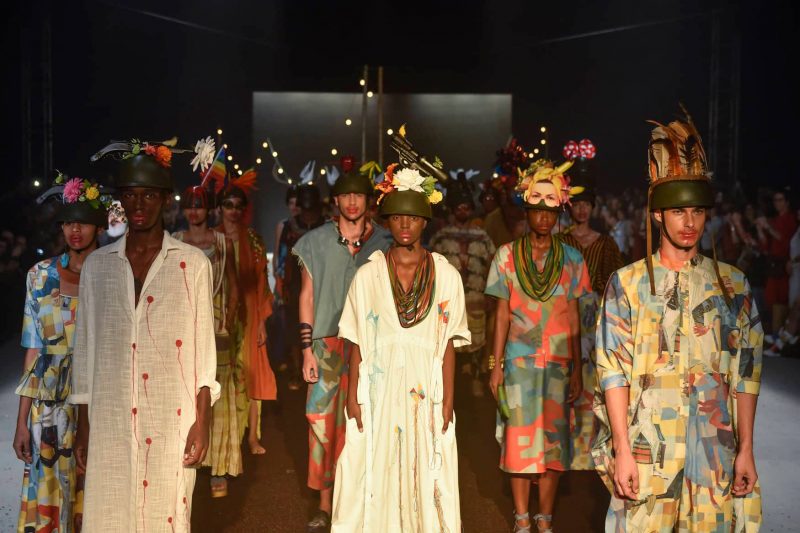 Cole&ccedil;&atilde;o de Ronaldo Fraga adapta os murais “Guerra e Paz” a situa&ccedil;&atilde;o atual do Brasil – Divulga&ccedil;&atilde;o/ND