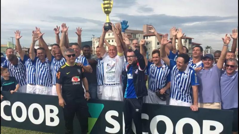 Equipe do Avaí Master comemora a conquista da 1ª Copa Sul – AvaíFC/dibulgação