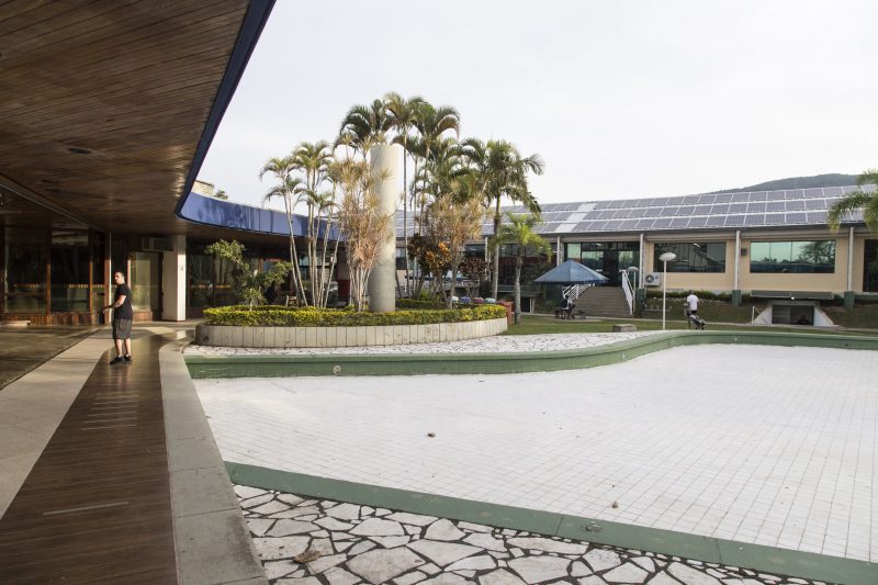 Parte do antigo espelho d´água (hoje vazio), que atravessava o salão principal 