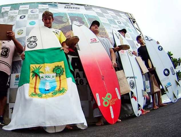 Lucas Silva (E) e o catarinense Leo Casal no p&oacute;dio da Sub-18. Foto: CBS/Divulga&ccedil;&atilde;o