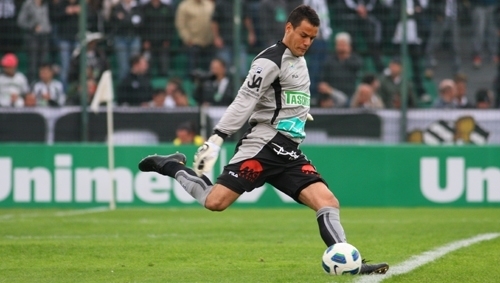 Wilson, atualmente no Coritiba, deixou seu nome no lado alvinegro de Florian&oacute;polis e &eacute; considerado um dos maiores da posi&ccedil;&atilde;o no clube – Foto: Arquivo/Ndonline