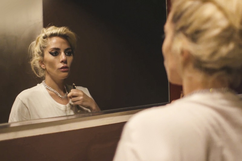 Gaga: Five Foot Two (2017) – Acompanhe a controversa Lady Gaga durante o lançamento do álbum “Joanne”, nos preparativos do show do Super Bowl LI e confrontando desafios físicos e emocionais. - Crédito: Divulgação/33Giga/ND