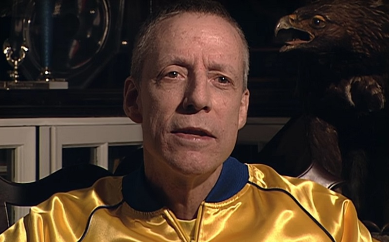 Team Foxcatcher (2016) – Com entrevistas e cenas de vídeos de amigos e familiares é revelada a trajetória de John E. du Pont, fundador milionário da equipe Foxcatcher. - Crédito: Divulgação/33Giga/ND