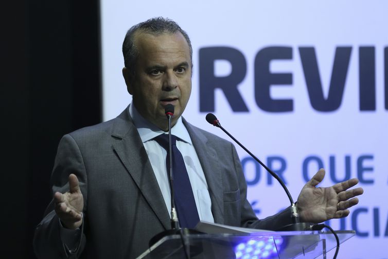 O secretário especial de Previdência e Trabalho do Ministério da Economia, Rogério Marinho, disse que a reforma nas regras de aposentadoria e pensão deve gerar uma economia de R$ 900 bilhões em dez anos – José Cruz/Agência Brasil/ND