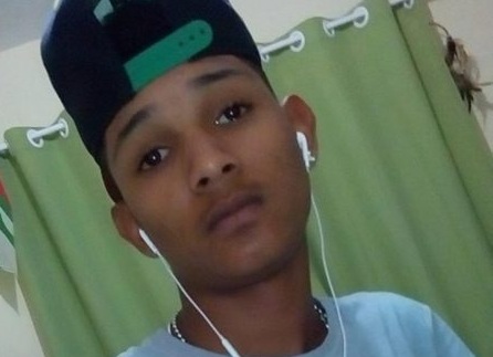 Vitor Henrique Xavier Silva Santos foi morto no quintal de casa &mdash; Foto: Reprodu&ccedil;&atilde;o/Facebook